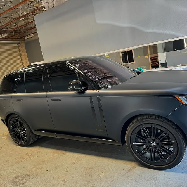 Range Rover Full Wrap and Chrome Delete Installation